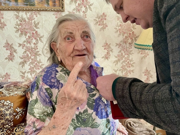 В Новоорском районе вручили юбилейные медали к 80-летию Победы в Великой Отечественной войне