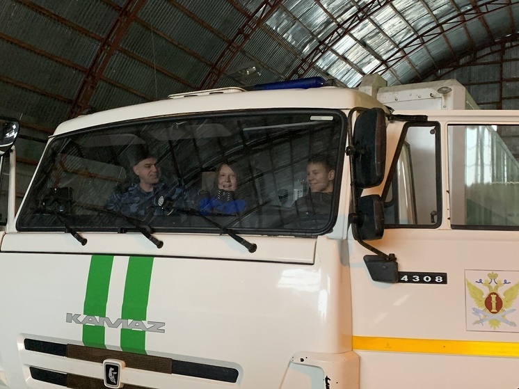 Старшеклассники познакомились с работой Управления по конвоированию УФСИН России по Смоленской области