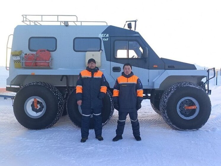 Спасатели Ямала помогли выбраться застрявшей посреди тундры семье с детьми