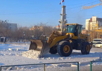 Уборка ледового городка с 17 февраля началась на площади Ленина в Чите, сообщили «МК в Чите» очевидцы