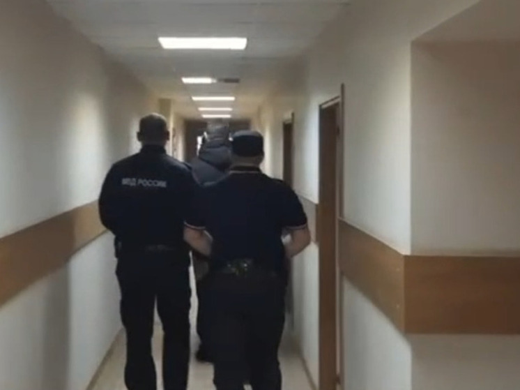 В Выборге задержали вандала, порезавшего баннер Победы