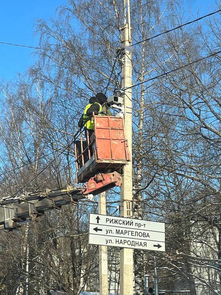 В Пскове продолжают устанавливать видеокамеры