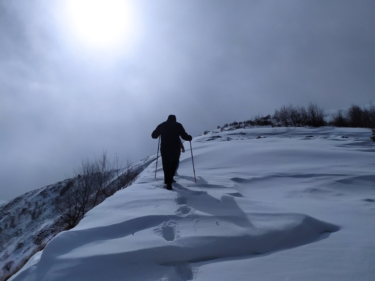 Спасатели ищут туристов, пропавших после схода лавины в Осетии