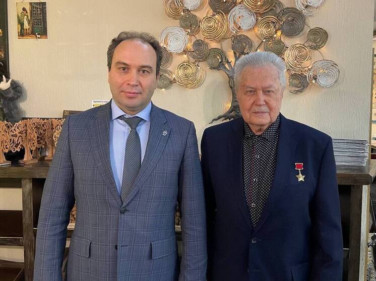 Владимир Фомин встретился с легендарным советским разведчиком