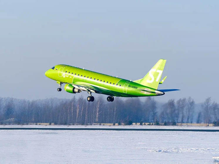 Летевший в Новосибирск самолет S7 подал сигнал бедствия из-за топлива