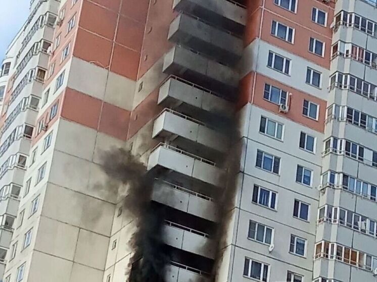 В Балашихе подростки подожгли шины в подъезде многоэтажки