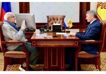 В ходе прошлого визита в Чувашию в 2023 году Никита Сергеевич дал высокую оценку проекту «Вышитая карта России» и предложил изучать ее на уроках географии