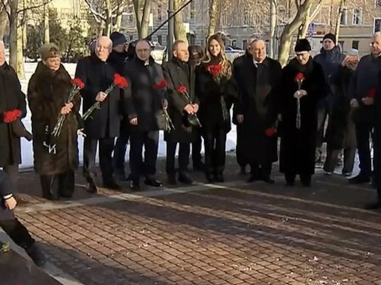 Путин обнял Ксению Собчак на вечере ее отца