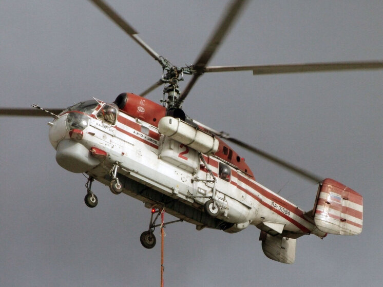 Вертолет Ка-32 привлекли к тушению крупного пожара на Варшавском шоссе в Москве