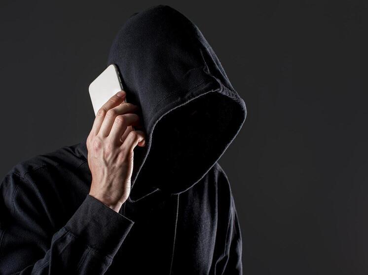 В Омске мошенники обманули 18-летних студента и студентку