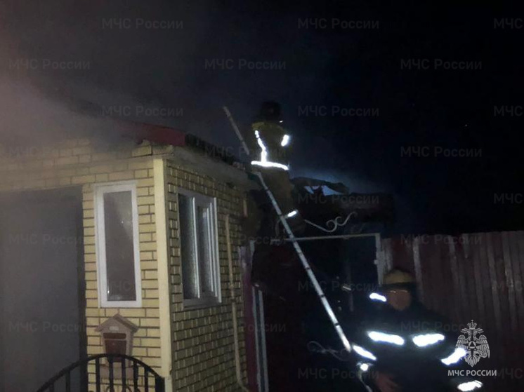 В Людинове под утро вспыхнул жилой дом