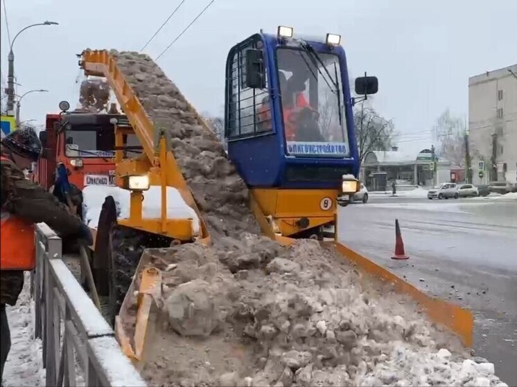 В Курске дорожники продолжают ликвидировать последствия снегопада