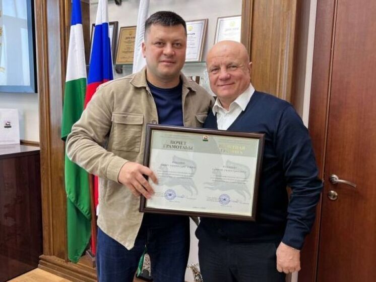 Ратмир Мавлиев поздравил с юбилеем директора уфимской спортшколы №3