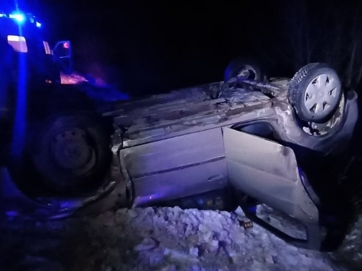 В курской деревне Туровка перевернулась легковушка