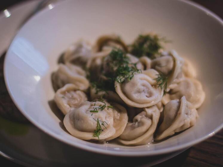 Пожилым калужанам запретили есть пельмени