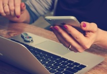В веб-версии платформы появилась новая функция. Об этом сообщается в пресс-релизе социальной сети. Отмечается, что командой проекта был добавлен функционал для просмотра контента в режиме «картинка в картинке», благодаря которому можно смотреть видео с помощью мини-плеера и не отвлекаться при этом от выполняемых задач.