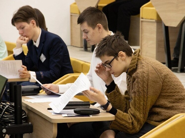 В Калужской области поддержат лучших учителей солидными выплатами