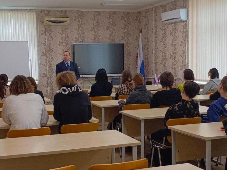 Активист из Поморья организовал урок в одной из запорожских школ