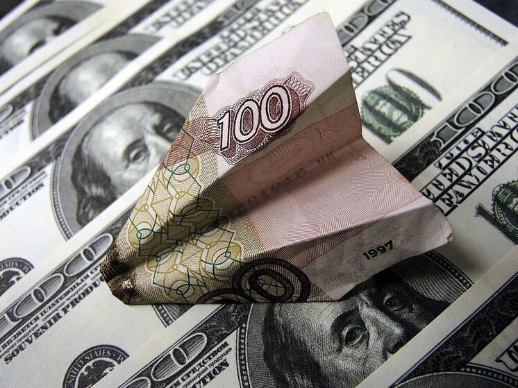 Экономист Беляев предостерег россиян от покупки ослабшего доллара