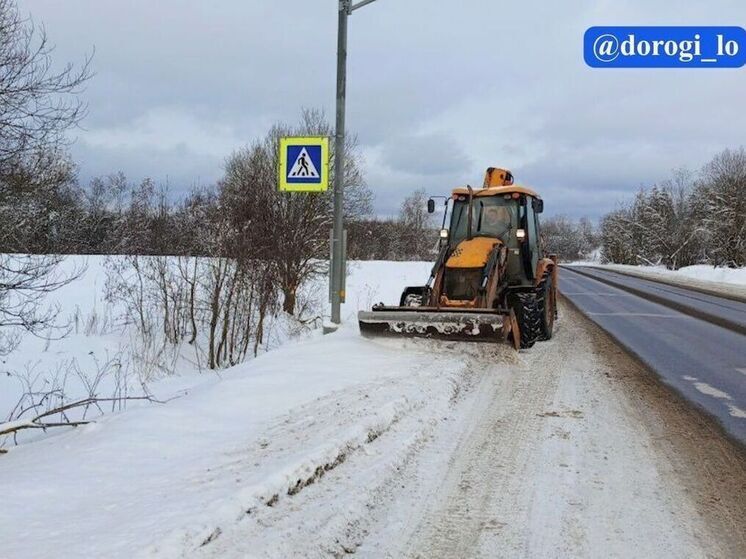 За сутки ленинградские дорожники очистили от снега 5,5 тысячи километров трассы