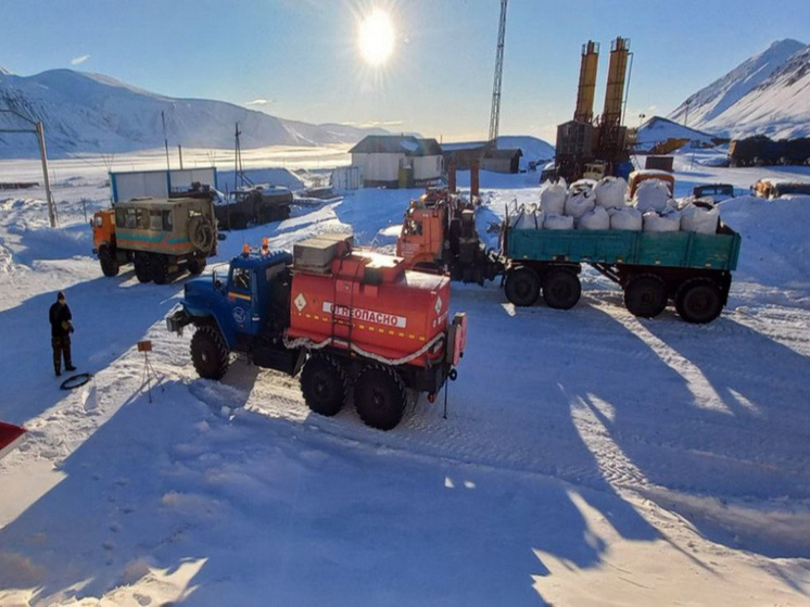 Более 100 тонн топлива отправили в отдалённое чукотское село по зимнику
