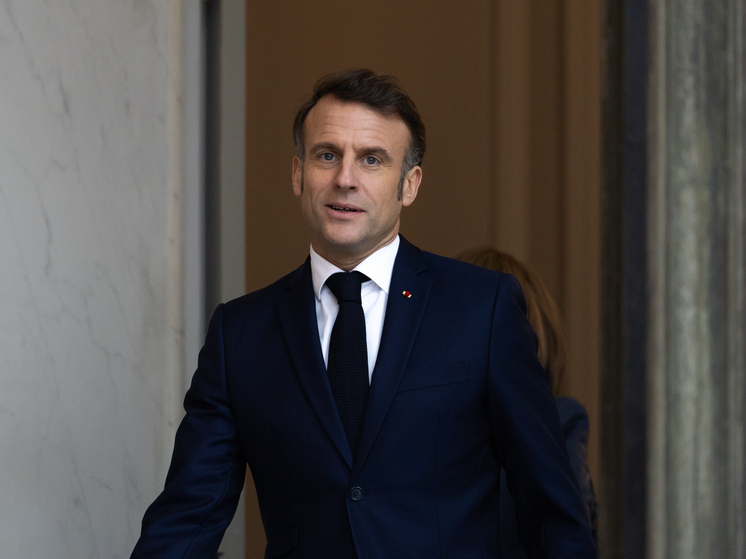 Макрон сообщил, что не намерен отправлять на Украину французских военных