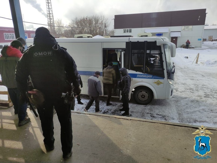 Тольяттинские полицейские во время рейда задержали 19 иностранцев-нарушителей