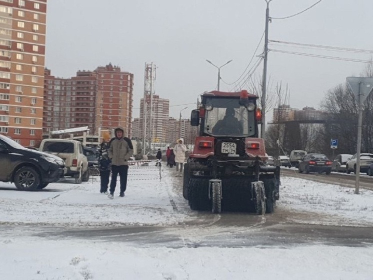 «Вы что, соревнуетесь с Богом»: туляк возмущен числом луж на улицах в мороз