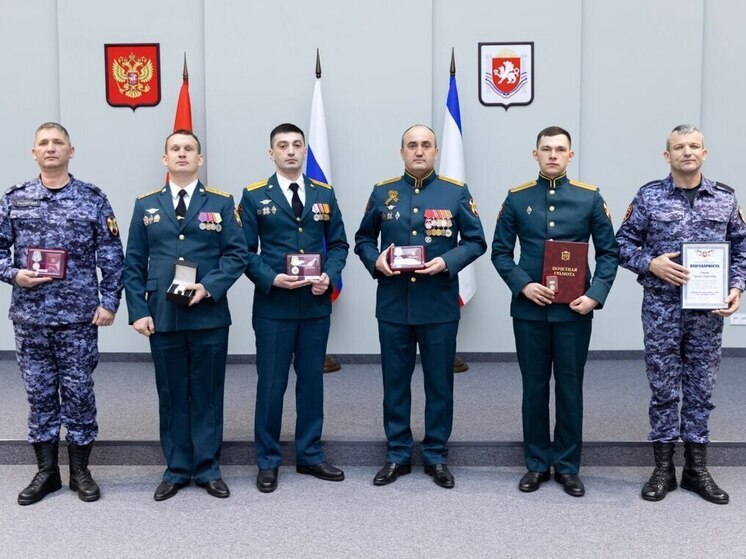 Аксёнов наградил жителей Крыма в преддверии Дня защитника Отечества