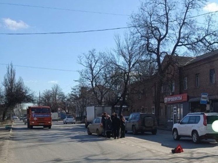 В Ростове под колеса авто попал пенсионер