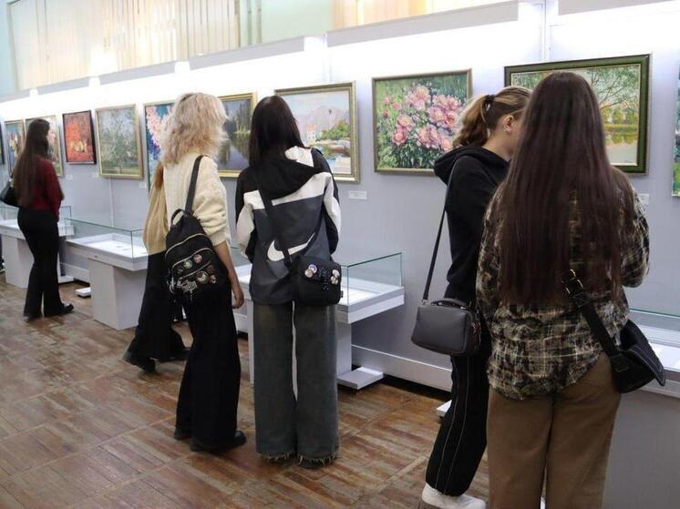 В Мелитополе открылась выставка ярославских художников "Притяжение красоты"