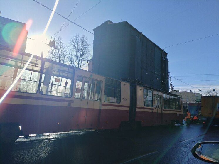 На Большом Сампсониевском проспекте встали трамваи