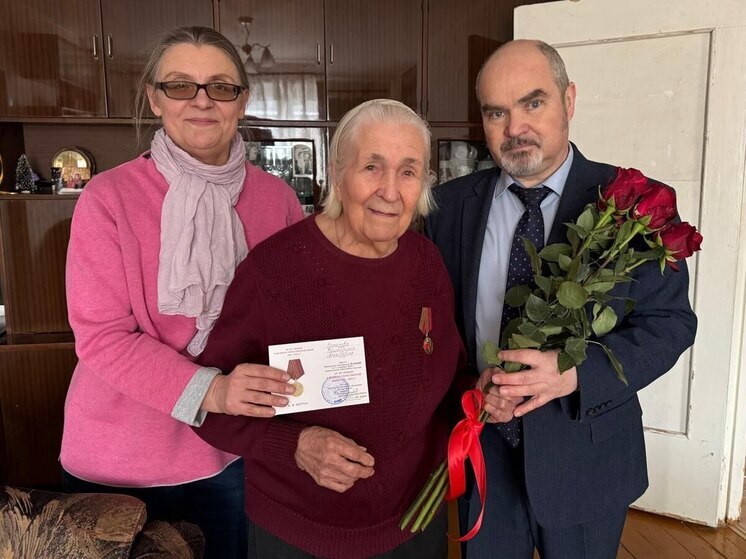 В Обнинске ветеранам вручили медали к 80-летию Победы