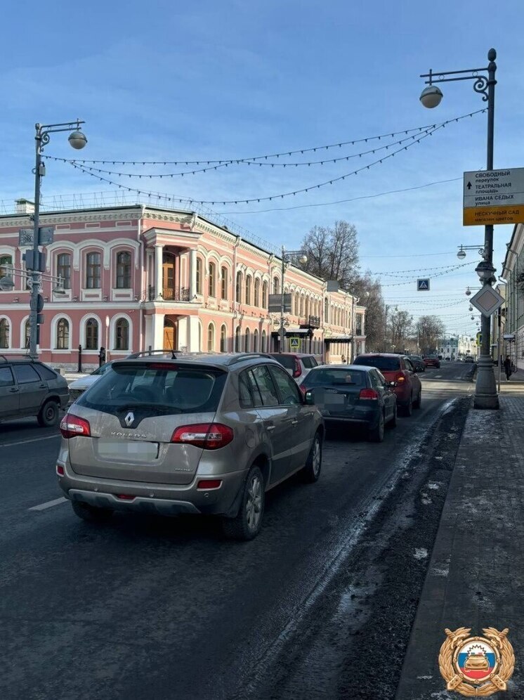 Женщина попала в больницу с травмами после тройного ДТП в Твери