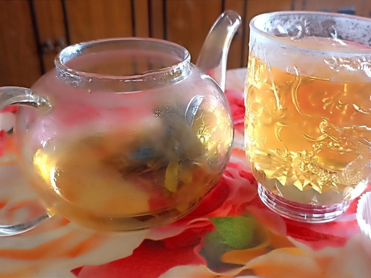 Стоматолог предупредила жителей Оренбурга: злоупотребление чаем может привести к потемнению зубов