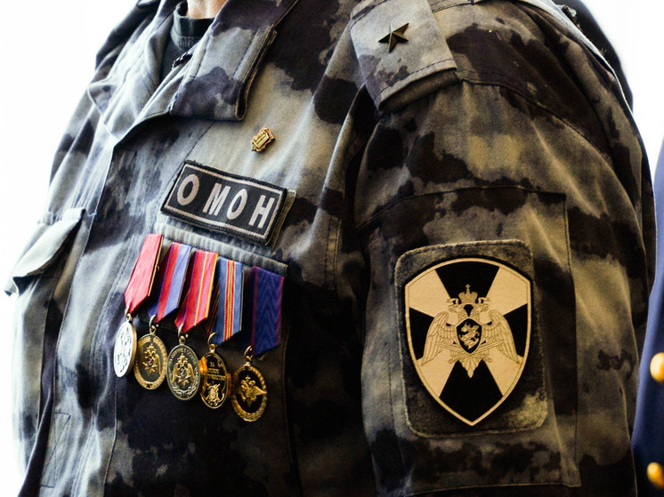 Олег Мельниченко наградил отличившихся бойцов пензенской Росгвардии