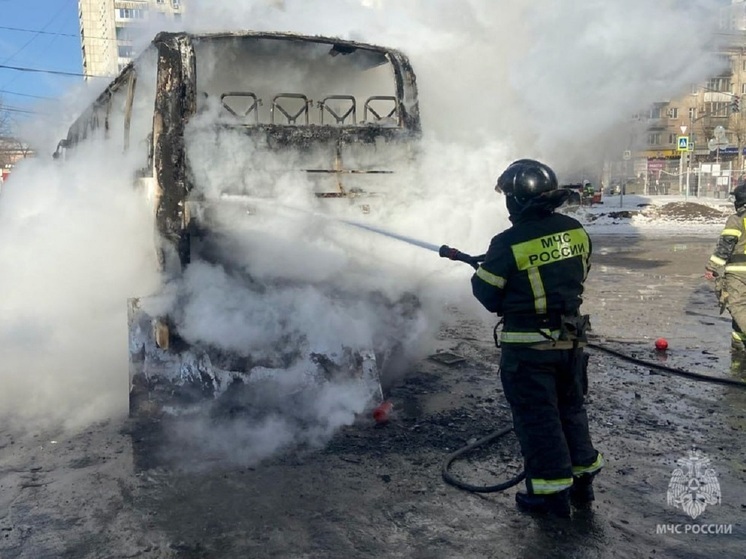 Автобус сгорел на Южном автовокзале Екатеринбурга