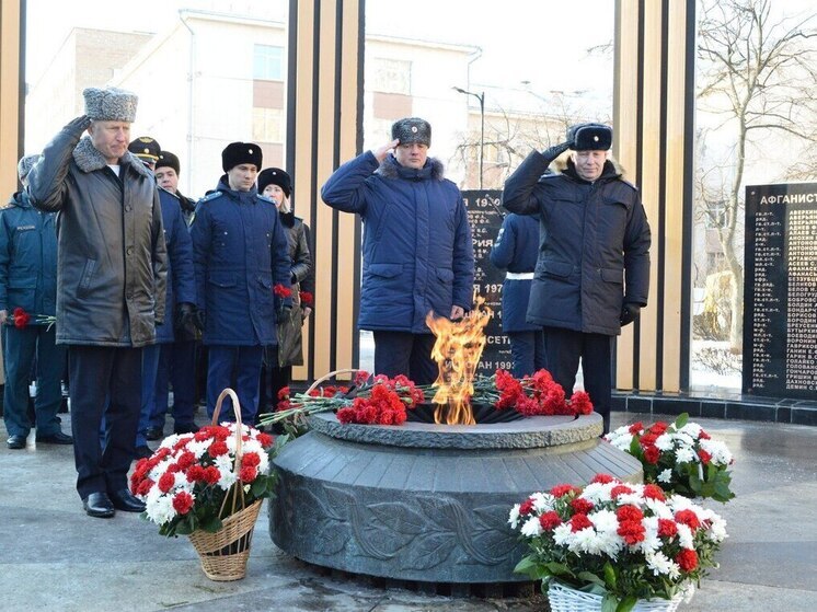 В Рязани возложили цветы к Вечному огню в честь Дня Защитника Отечества