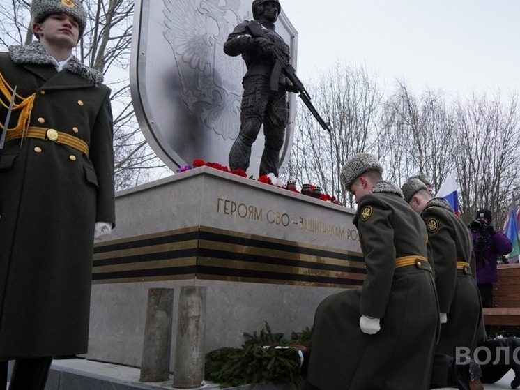 Церемония возложения цветов к мемориалу «Героям СВО» прошла в Вологде