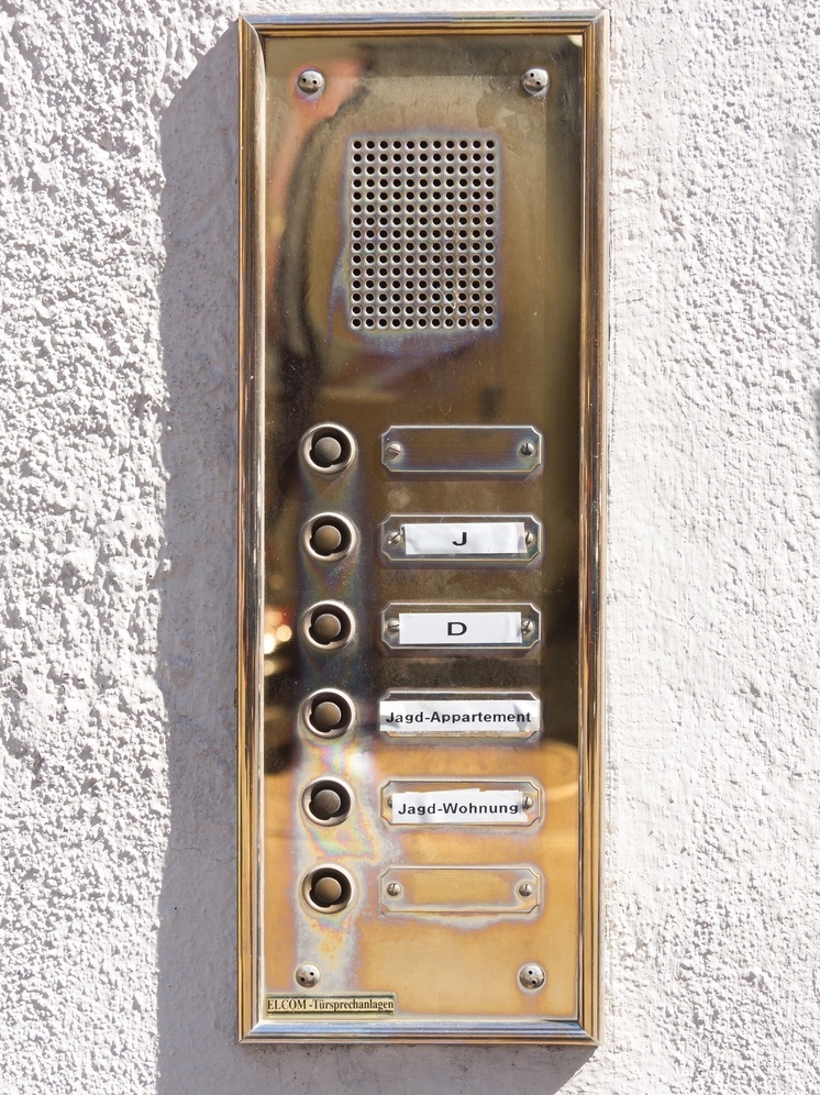 В Калуге появились домофон-мошенники