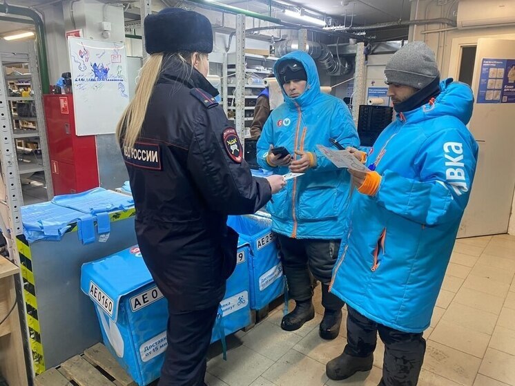 Госавтоинспекция проверила курьеров на колесах