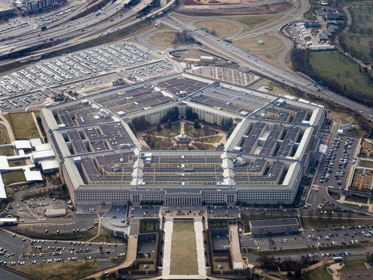 В США уволят более 5 тысяч служащих Пентагона