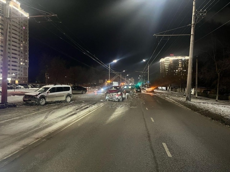 В столкновении 4-х авто на Московском шоссе в Орле пострадала девушка