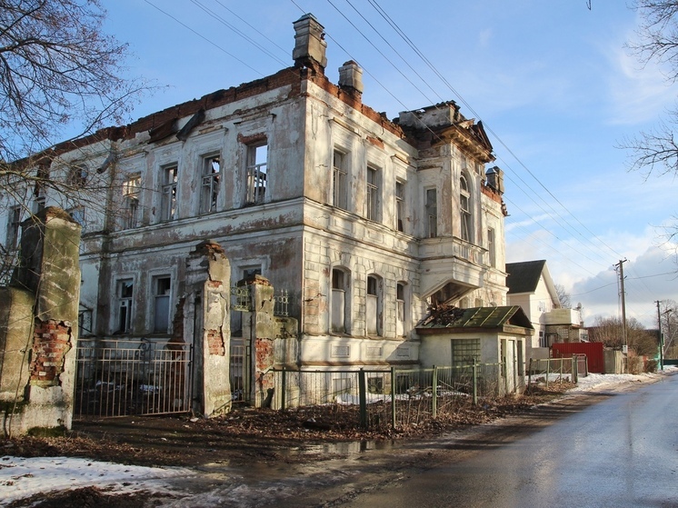 В Сясьстрое разрушается особняк купца Каялина