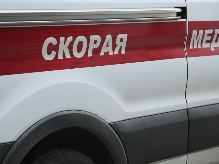 Мужчина упал с моста и погиб на севере Москвы