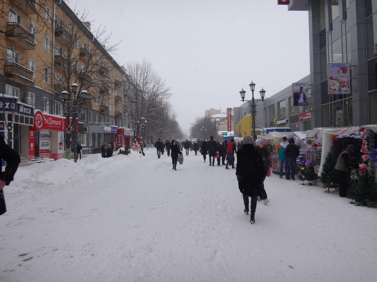 В Саратове повредили дерево на проспекте Столыпина