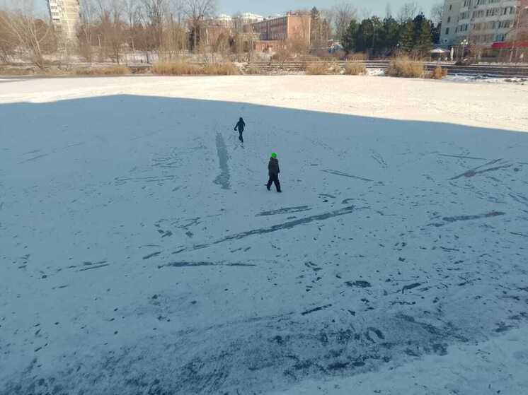 Краснодарские спасатели не дали детям выйти на неокрепший лёд