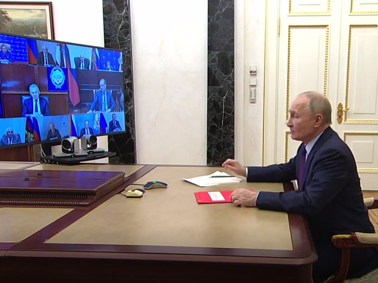Путин провел совещание с членами Совета безопасности