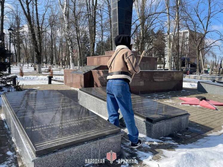 В ДНР памятники и могилы солдат привели в порядок