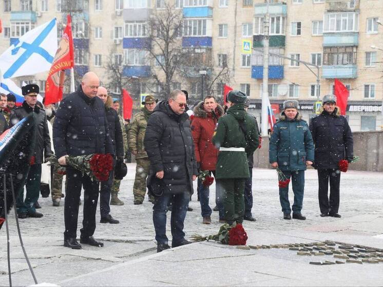 Олег Мельниченко почтил память защитников Отечества